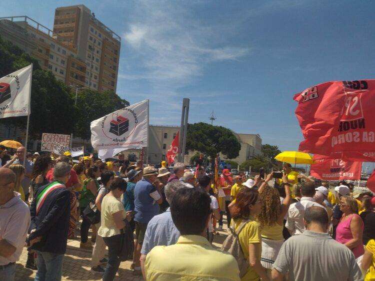 Cagliari, in migliaia in corteo per la sanità pubblica e contro la Giunta Solinas