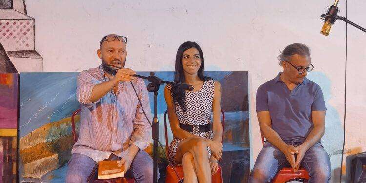 “Distruggere Assange”, affollata presentazione del libro di Sara Chessa a Cagliari