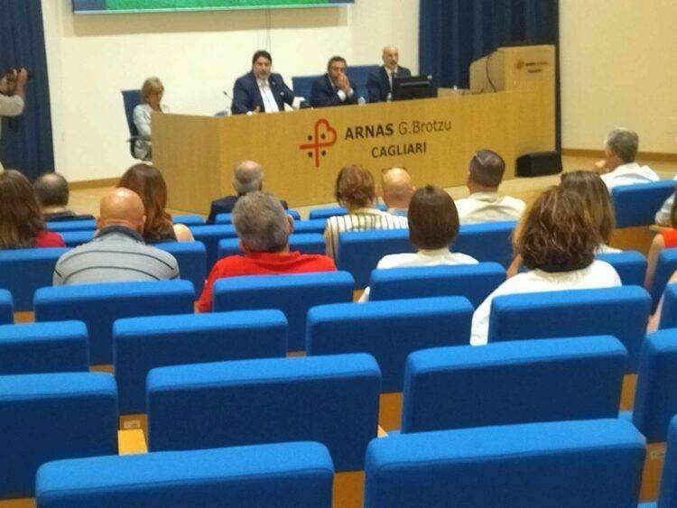 Solinas e Doria incontrano dipendenti Brotzu, in pochi si presentano e fuori scoppia la protesta