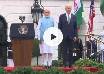 Usa: nuova gaffe per Biden, mano sul cuore durante inno nazionale indiano