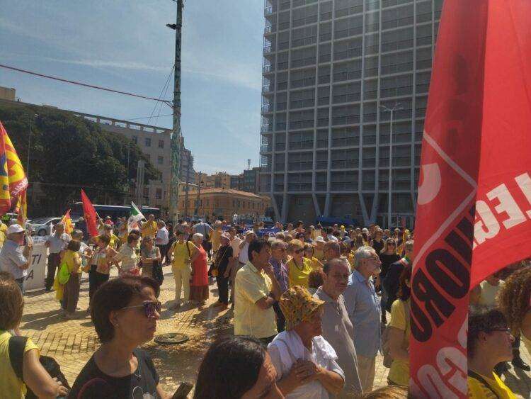 Cagliari, in migliaia in corteo per la sanità pubblica e contro la Giunta Solinas