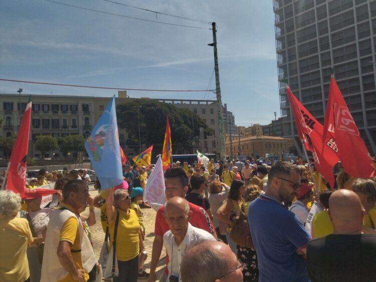 Cagliari, in migliaia in corteo per la sanità pubblica e contro la Giunta Solinas