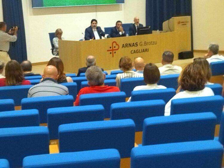 Solinas e Doria incontrano dipendenti Brotzu, in pochi si presentano e fuori scoppia la protesta