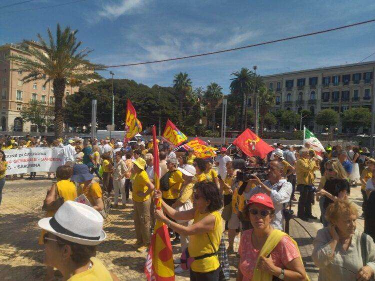 Cagliari, in migliaia in corteo per la sanità pubblica e contro la Giunta Solinas