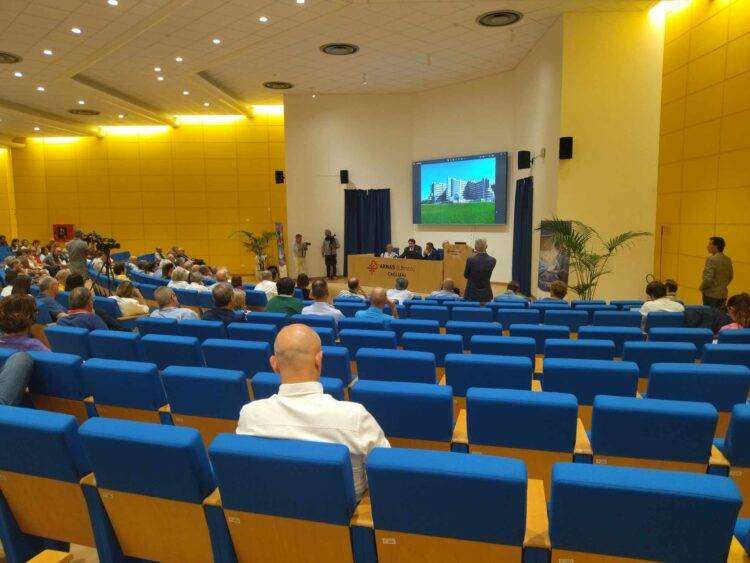 Solinas e Doria incontrano dipendenti Brotzu, in pochi si presentano e fuori scoppia la protesta