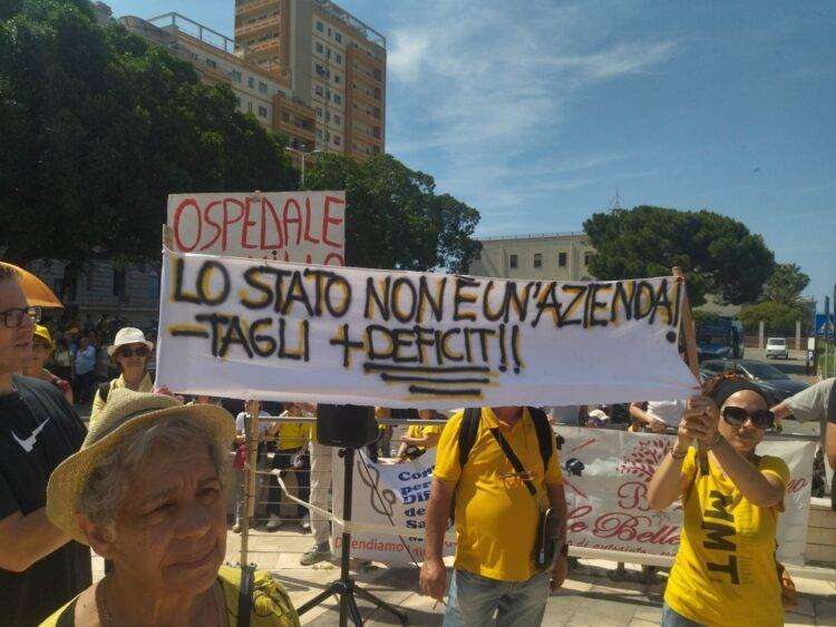 Cagliari, in migliaia in corteo per la sanità pubblica e contro la Giunta Solinas