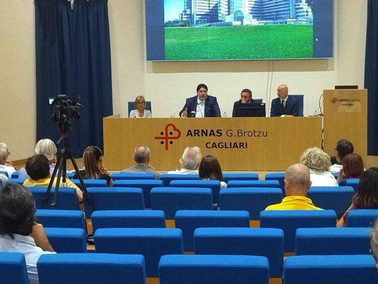 Solinas e Doria incontrano dipendenti Brotzu, in pochi si presentano e fuori scoppia la protesta