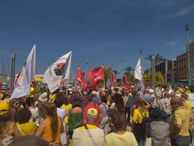 Cagliari, in migliaia in corteo per la sanità pubblica e contro la Giunta Solinas