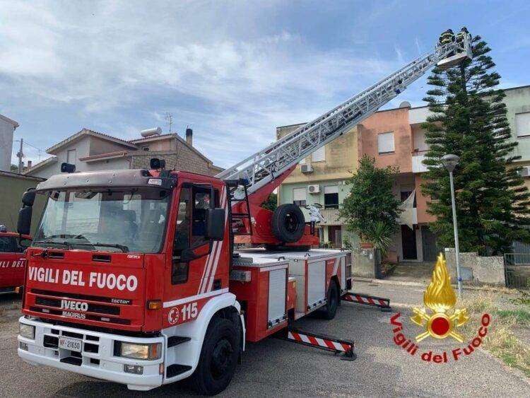 Albero pericolante a Scano di Montiferro, arrivano i Vigili del fuoco