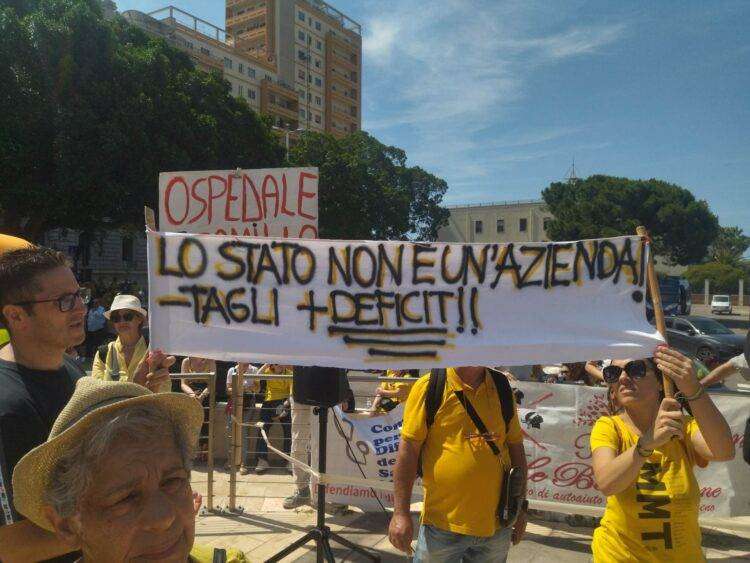 Cagliari, in migliaia in corteo per la sanità pubblica e contro la Giunta Solinas