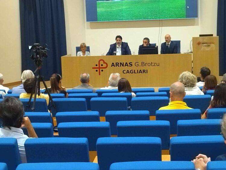 Solinas e Doria incontrano dipendenti Brotzu, in pochi si presentano e fuori scoppia la protesta