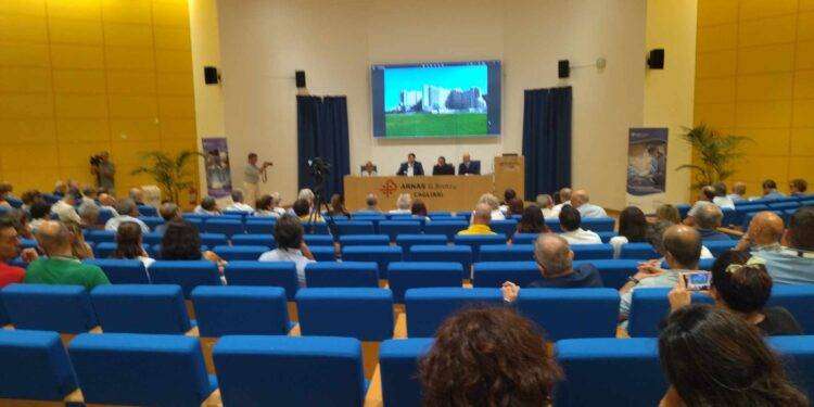 Solinas e Doria incontrano dipendenti Brotzu, in pochi si presentano e fuori scoppia la protesta