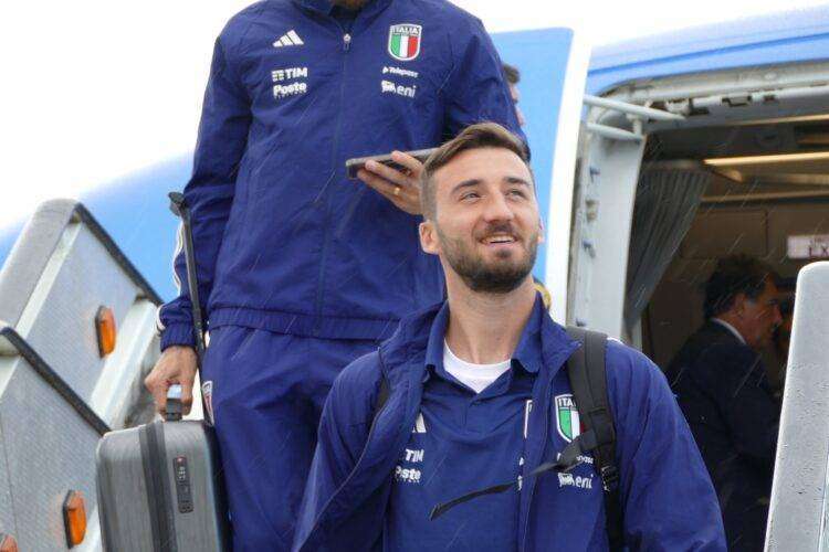 L’Italia di Mancini sbarcata a Cagliari, via al ritiro-vacanza