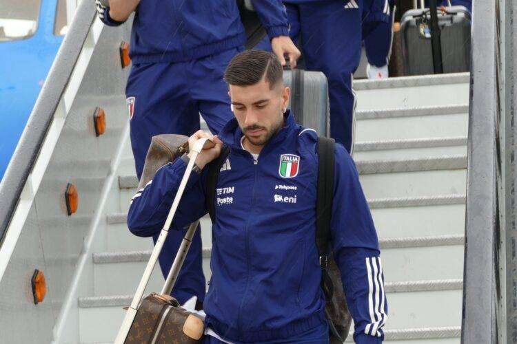 L’Italia di Mancini sbarcata a Cagliari, via al ritiro-vacanza