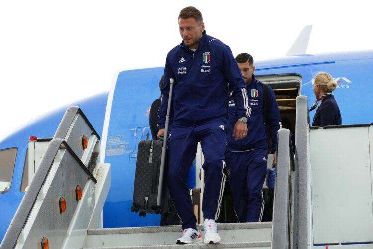 L’Italia di Mancini sbarcata a Cagliari, via al ritiro-vacanza