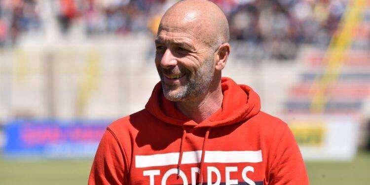 Calcio, Alfonso Greco riconfermato sulla panchina della Torres