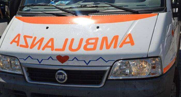 Tragedia sul lavoro, cade dal tetto: operaio morto