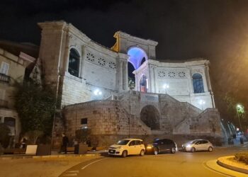 Cagliari, il torrino del Bastione di Sant Remy si illumina di blu