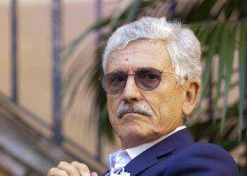 Navi e aerei militari venduti alla Colombia: indagati D’Alema, Profumo e Giordo