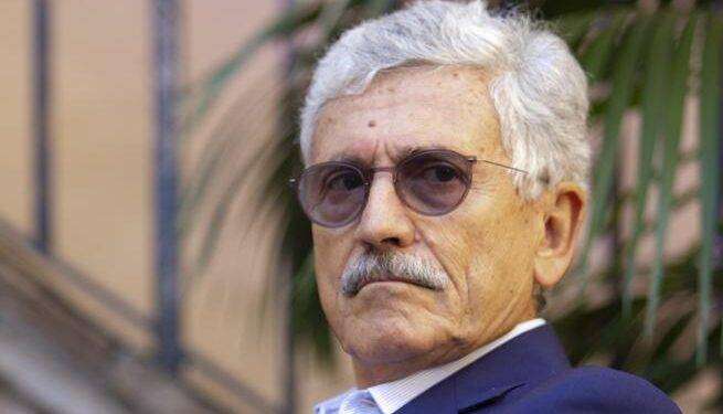 Navi e aerei militari venduti alla Colombia: indagati D’Alema, Profumo e Giordo