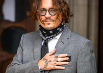 Johnny Depp si frattura la caviglia, annullati alcuni concerti degli Hollywood Vampires