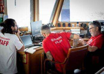 La nave di Emergency soccorre 29 migranti, andrà a Carrara