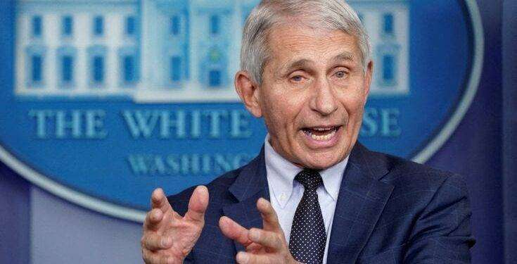 “Fuori Fauci dall’Italia”: a Siena mobilitazione contro il medico statunitense