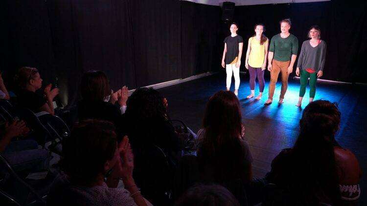 Sassari, i Mandala Dance con le studentesse dell’Azuni: Primavera a Teatro applaude “Crossover” e “Danzare la Costituzione”