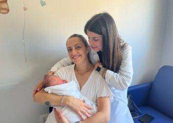 Francesco ha fretta di nascere, parto in parcheggio ospedale