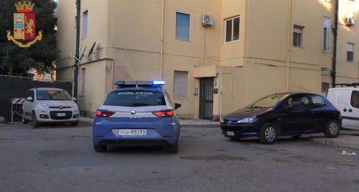 Ruba l’auto a un’anziana e investe le amiche, arrestato