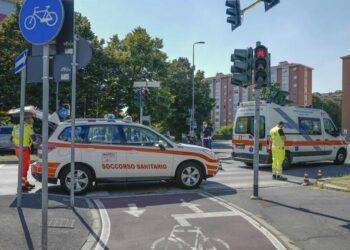 Morta la donna in bici investita da una betoniera