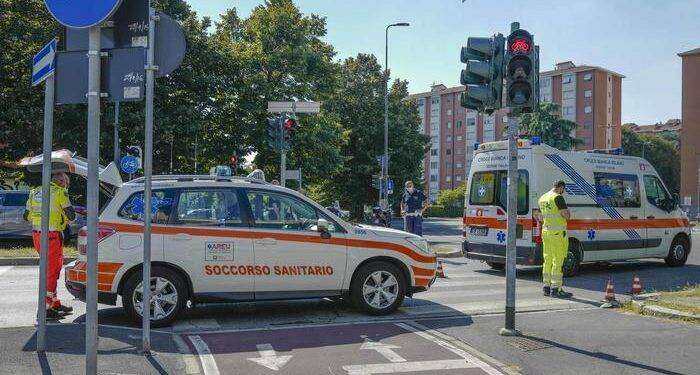 Morta la donna in bici investita da una betoniera