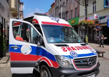 Si accascia per un malore durante la partita di pallamano,  malore improvviso per un giornalista