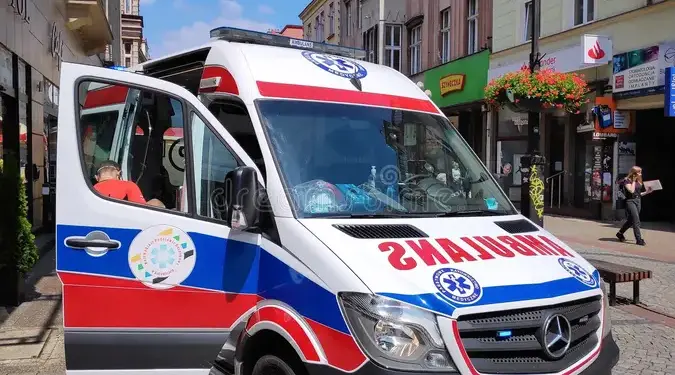 Si accascia per un malore durante la partita di pallamano,  malore improvviso per un giornalista