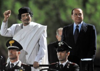 Di Berlusconi. Di Gheddafi. L’Occidente collettivo distrugge la Libia