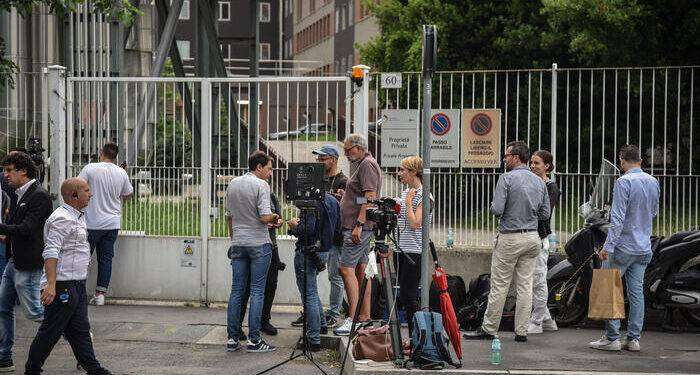 Prima notte tranquilla per Berlusconi ricoverato al San Raffaele