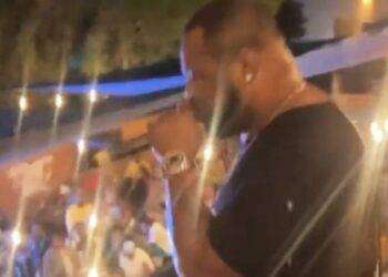 Muore sul palco il rapper Big Pokey,  aveva 45 anni: malore improvviso