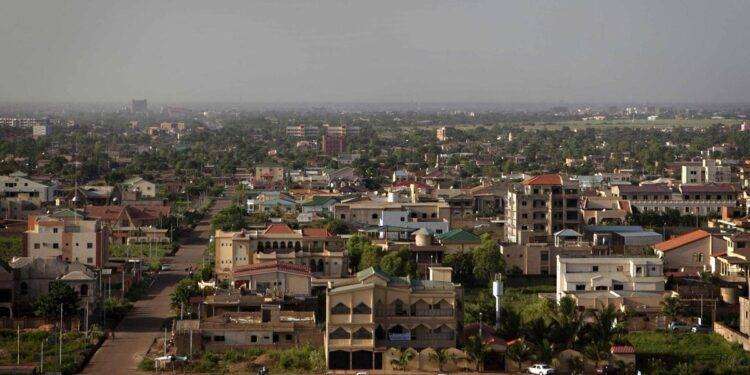 Burkina Faso: Lunedì, assalitori non identificati hanno ucciso 31 soldati e tre membri dei Volontari della Difesa della Patria (VDP)