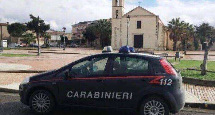 Bomba carta davanti a caserma carabinieri a Decimomannu