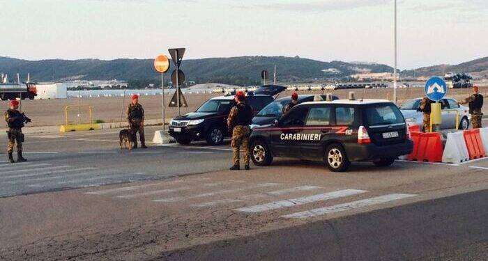 Su un’auto rubata cercano di speronare i Carabinieri a Olbia