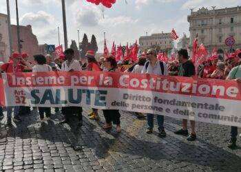 Cgil in piazza a Roma per la sanità, Landini “Non escludiamo lo sciopero”