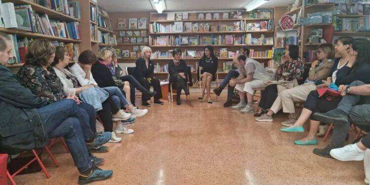 Distruggere Assange, presentato a Nuoro il libro di Sara Chessa