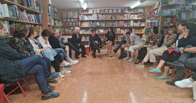 Distruggere Assange, presentato a Nuoro il libro di Sara Chessa