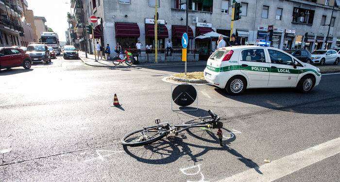 Ciclista investito, trasportato in ospedale è in gravi condizioni