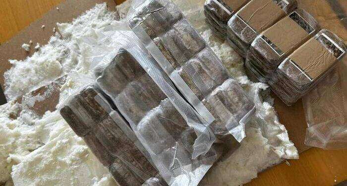 Carico di 5 chili di hascisc dalla Spagna, un arresto