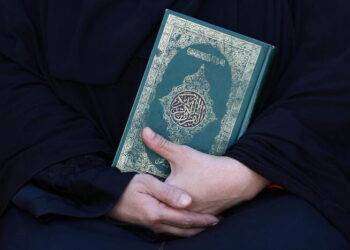 Pazzie in Svezia, polizia autorizza il rogo del Corano fuori dalla moschea