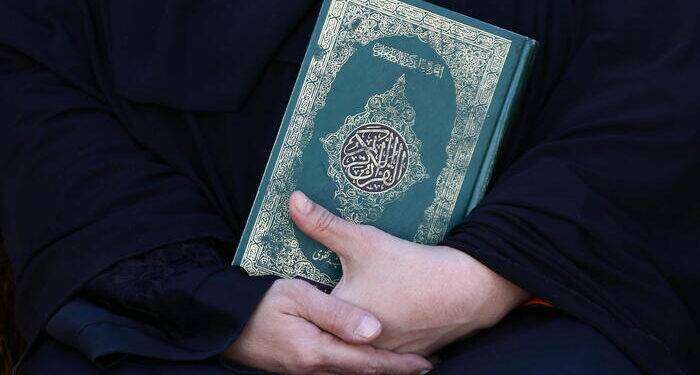 Pazzie in Svezia, polizia autorizza il rogo del Corano fuori dalla moschea