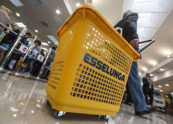 Frode fiscale, sequestrati 47 milioni a Esselunga. “Sfruttamento sistematico dei lavoratori”