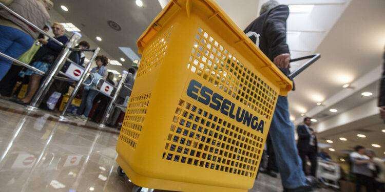 Frode fiscale, sequestrati 47 milioni a Esselunga. “Sfruttamento sistematico dei lavoratori”