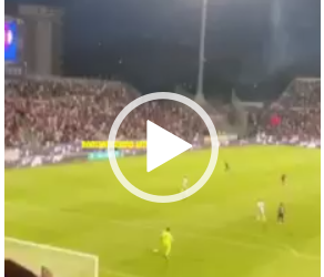 Lancio di fumogeni fra tifoserie: il giudice sportivo multa sia Cagliari che Bari